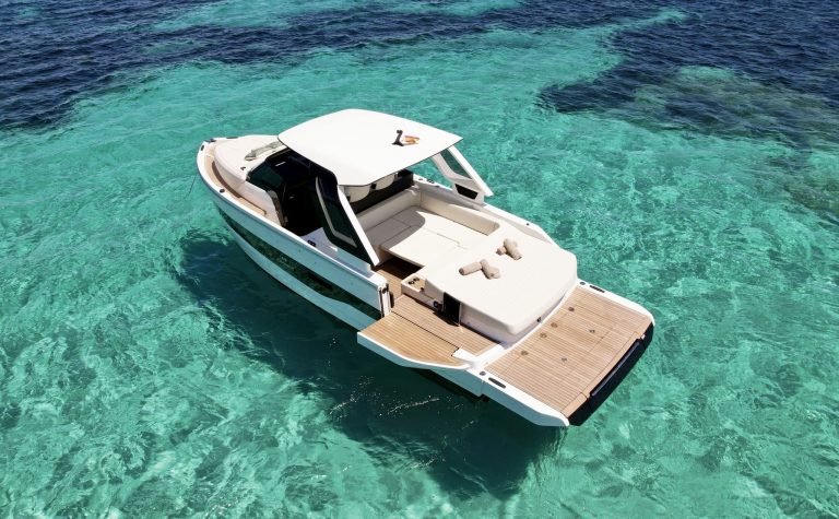 Stern of Cranchi A32 Danton - Yacht in Ibiza