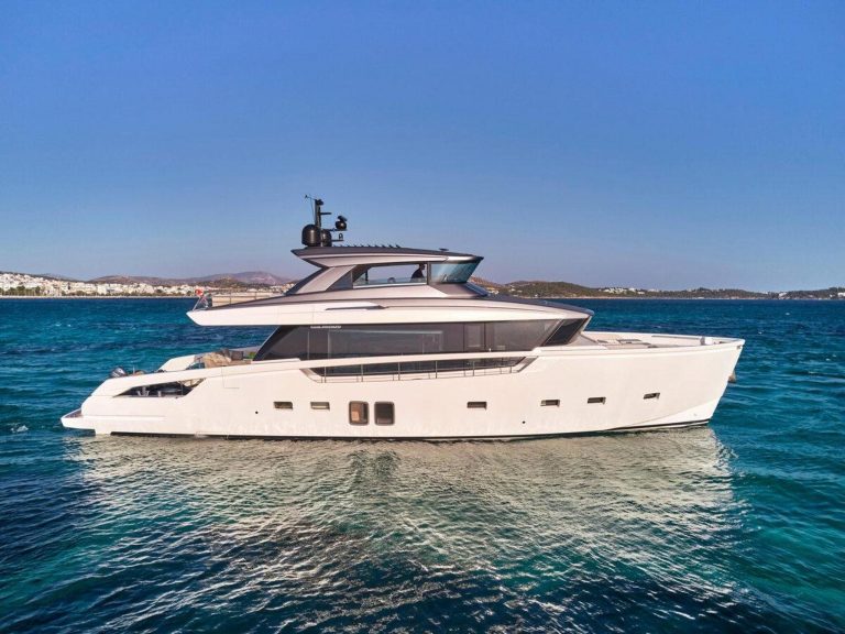 Starboard view of Sanlorenzo SX76 Fuquet duet - Yacht in Ibiza