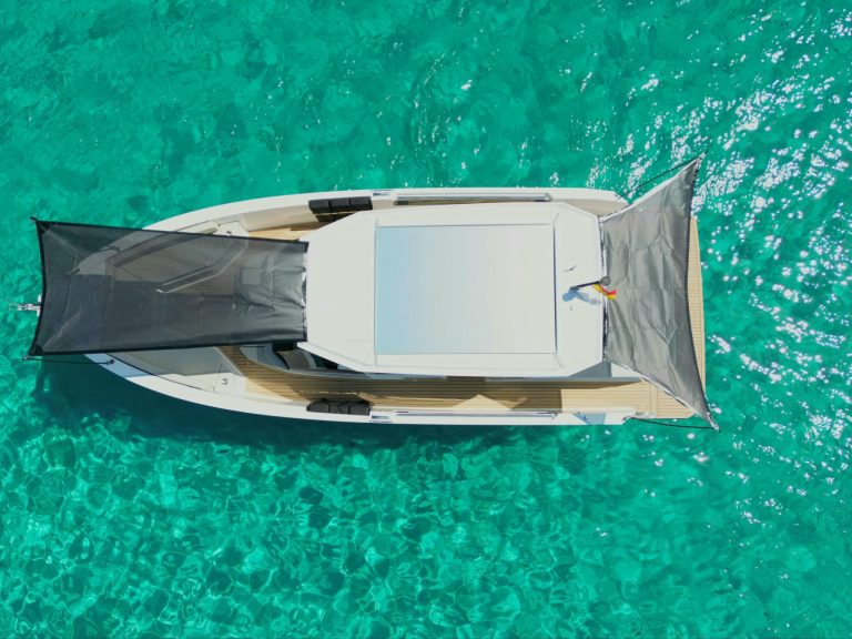 Awnig of De Antonio D29 Blue mar - Motorboat in Ibiza